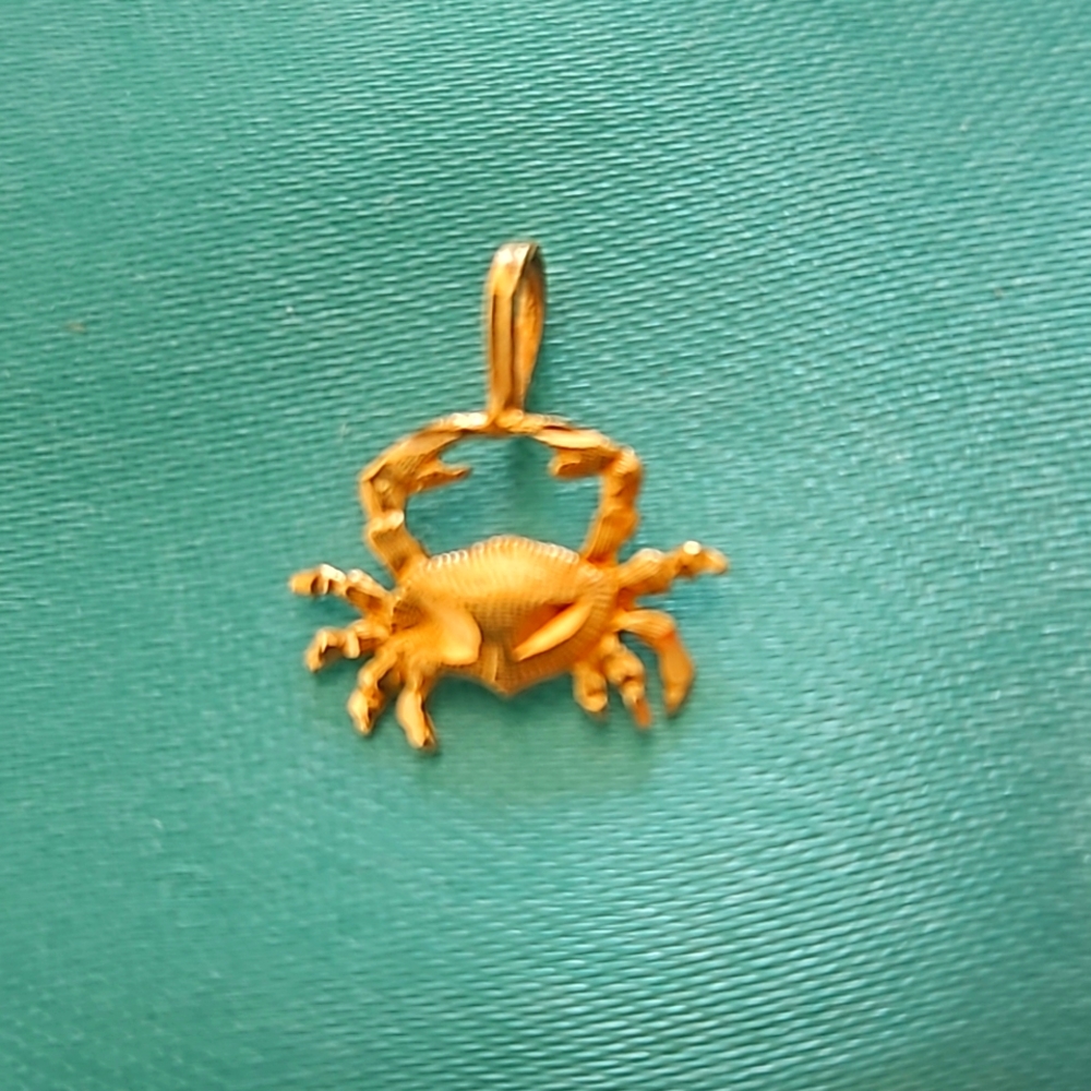 14kt yellow gold, Crab charm